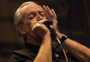 Charlie Musselwhite can often be seen playing in Clarksdale (photo by Kenji Oda).